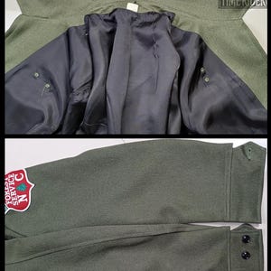 Pode incluir: Casaco de l&atilde; verde-oliva com forro de cetim preto. O casaco apresenta uma gola larga e punhos abotoados. Um patch do Servi&ccedil;o Florestal N.C. &eacute; vis&iacute;vel na manga. Estilo vintage.
