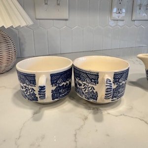 Vintage Blue Willow Tea Set – Sugar Bowl, Creamer & Cups – Classic Blue and White China