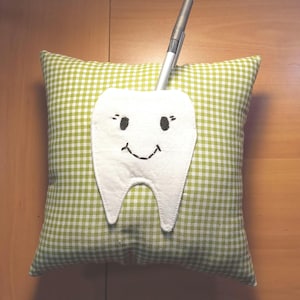 Oreiller de fée des dents en coton fait main. Personnalisez-les avec un message ou une carte pour une idée cadeau unique.