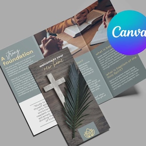 Op de afbeelding: Een drievoudig gevouwen brochure met een blauw en groen kleurenschema. De voorzijde toont een kruis en de tekst "Welkom in uw nieuwe huis". De achterzijde toont de tekst "Wat is de doop van de Heilige Geest?"