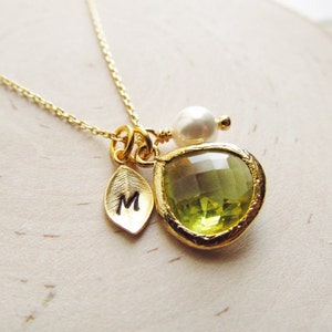 Peridot Necklace Gold, August Birthstone Necklace, Leaf Initial, Jewel Pearl, Gold Birthstone Jewelry, August Birthday Gift, Peridot Jewelry