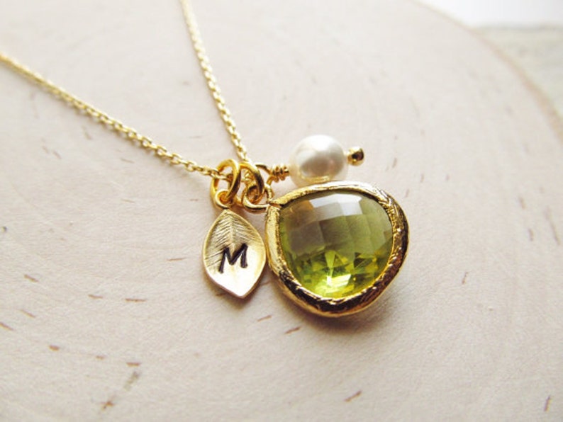 Peridot Necklace Gold, August Birthstone Necklace, Leaf Initial, Jewel Pearl, Gold Birthstone Jewelry, August Birthday Gift, Peridot Jewelry 