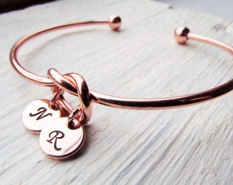 Rose Gold Bracelet for Mom, Initial Charm Bracelets for Women, Round Letter Disc, Personalized Jewelry Gift, Mother Bracelet 1 2 3 4 Kids