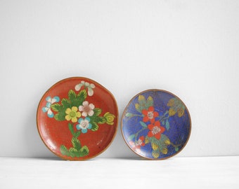 Vintage Pair of Chinese Cloisonné Dishes in Enamel, Brass, and Copper, Blue and Red Floral Ring Dishes