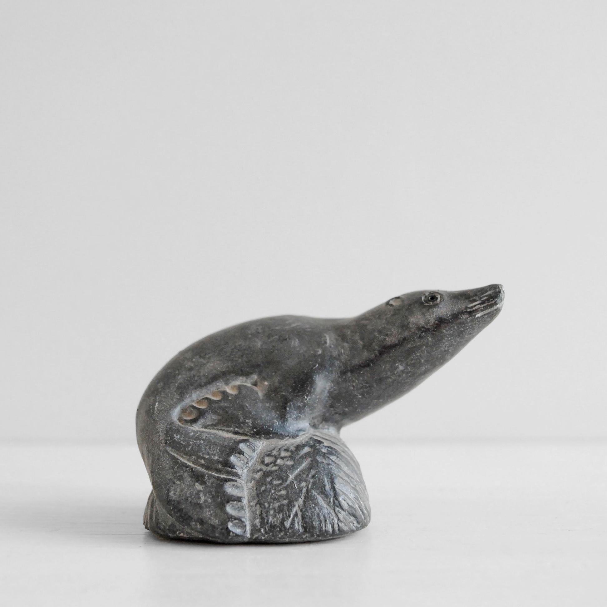 Inuit seal carving - Etsy 日本