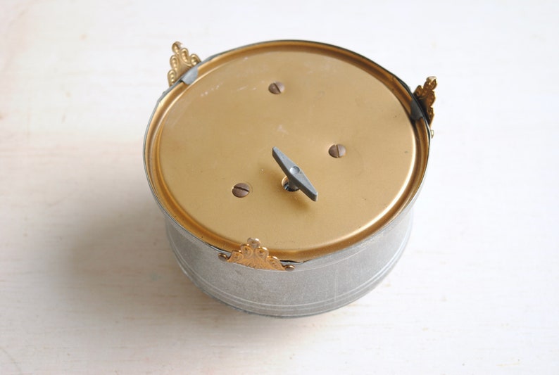 Vintage Jewelry Music Box, Round Silver Box image 10