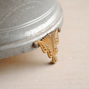 Vintage Jewelry Music Box, Round Silver Box image 5