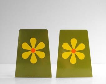 Vintage Mid Century Flower Power Metal Bookends in Green and Yellow