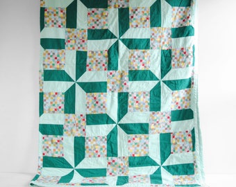 Vintage Handmade Patchwork Cotton Quilt with Green Geometric Design