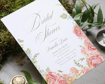 Elegante invitación floral para despedida de soltera en rosa polvoriento y coral: invitación para fiesta en el jardín con rosas: plantilla editable de Canva