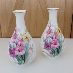 2 Noritake Vasen mit Gladiolen Blumen Nippon Toki Kaisha Bone China