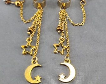 Brinco de pressão com pingente de lua e estrela em ouro, com brincos de pino banhados a ouro, disponível em par ou individualmente.