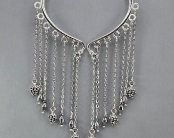 Pendiente de oreja pequeño de plata con forma de piña y cuentas de cristal – No requiere perforación (par o individual)