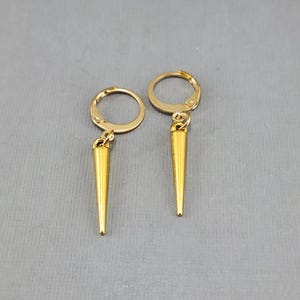 ハギーフープイヤリング スパイクイヤリング ゴールドスパイクフープイヤリング タイニーフープイヤリング 華奢なフープイヤリング ペアまたはシングル