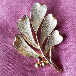 Vintage Leaf Brushed Gold Tone Textured Branch Brooch Pin Holiday Accessory VTG