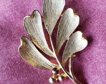 Vintage Leaf Brushed Gold Tone Textured Branch Brooch Pin Holiday Accessory VTG