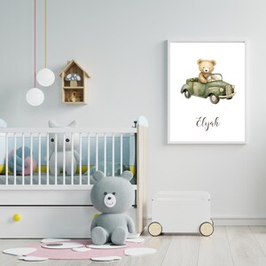 Affiche personnalisée de voiture vintage conduite d'ours en peluche / nom personnalisé art mural pour chambre d'enfant / décoration de chambre de bébé / salle de jeux / affiche en téléchargement numérique