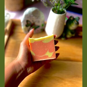 Sabonete de Óleo de Abacate e Laranja – Sabonete Natural Artesanal para Pele Brilhante, Hidratante e Refrescante em Barra Cítrica