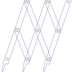 Puede incluir: Un compás de proporción azul y blanco, una herramienta de dibujo utilizada para transferir medidas. La herramienta tiene múltiples brazos giratorios conectados por pequeños círculos, con puntas afiladas en los extremos. Está diseñado para escalar medidas.