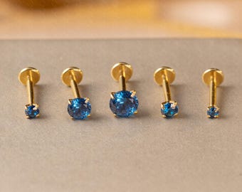Puces d'oreilles labret en titane CZ bleu foncé, boucles d'oreilles épingles à dos plat, petite boucle d'oreille tragus, boucle d'oreille hélice avant, piercing tragus