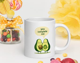 You Complete Me Avocado Coffee Mug - Perfekt som födelsedagspresent eller alla hjärtans dag-present för avokadoälskare
