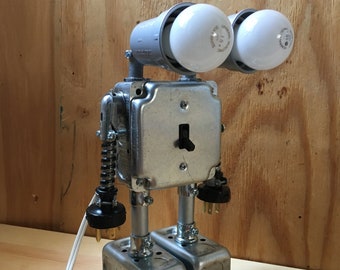 Robot Lamp (big eyes)