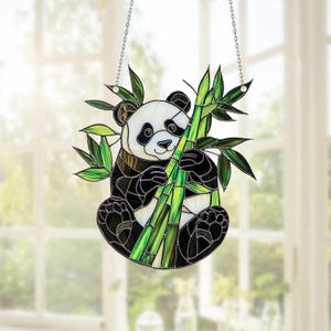 Colgante de ventana acrílico con forma de oso panda: adorable panda amante del bambú, ideal para ventana o pared, regalo para amantes de los animales o un toque natural y caprichoso.