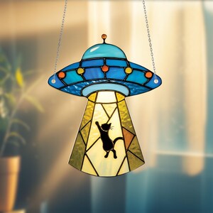 UFO Abducting Cat Window Hanging – Funny Alien Spaceship Decor for Cat Lovers, Sci-Fi Fans, and Quirky Space-Themed Home Gifts