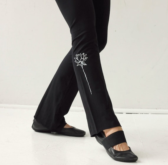 Yoga pants with lotus flower on back Clearance
