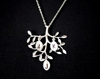 Lovers Forever Family Tree necklace with Three initial leaves -  STERLING SILVER - Birthday Gift , Mother's Day Gift , Mom daughter sister