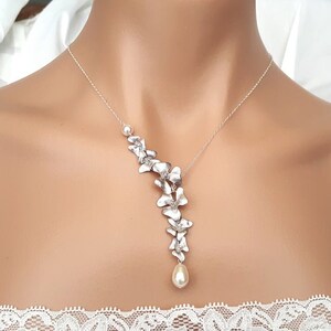 Elegant Wedding Bridal jewelry -  Pearl Orchid Flower lariat Y Necklace. Available Gold and silver.  Bridal shower, Wedding gifts