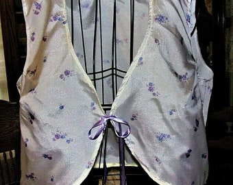 Weste hübscher Lavendel auf weißer Damenweste Gr. XL