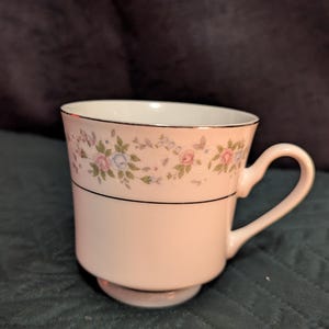 Teacup Candle (Dainty Floral)