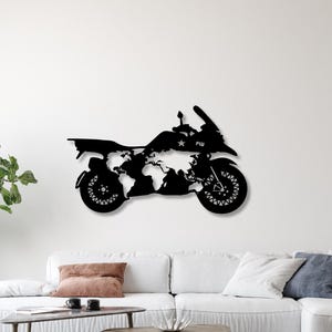 Weltkarte Motorrad Metall Wandkunst | Einzigartiges Wohndekor für Biker & Reisende | Geschenk für Abenteurer