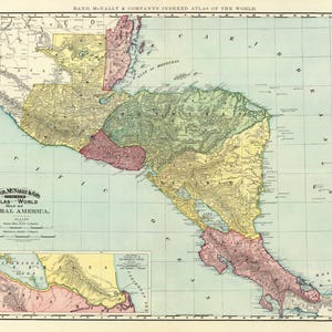 以下が含まれることがあります： 中央アメリカのヴィンテージ地図。様々な色で示された国の詳細な描写が特徴です。「Rand McNally & Company's Indexed Atlas of the World」というテキストと、小さなインセット地図が含まれています。