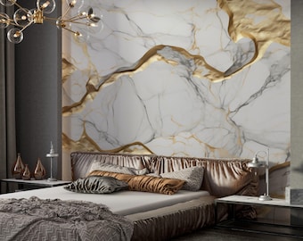 Puede incluir: Un dormitorio lujoso con una cama grande que presenta una cabecera de terciopelo marrón y una manta con estampado gris y blanco. La pared detrás de la cama está cubierta con un papel tapiz de mármol blanco y dorado.
