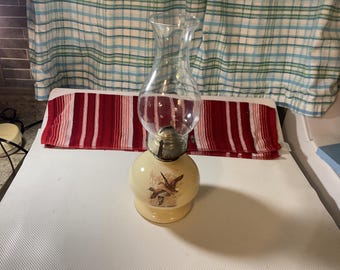 Lámpara de aceite de porcelana VTG Lamplight Farms con diseño de pato ánade real, queroseno y chimenea de vidrio transparente.