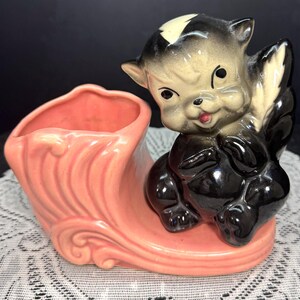 6" Shawnee USA Pottery #521 “Baby Skunk" Planter