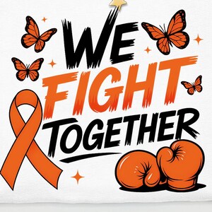 Puede incluir: Camiseta blanca con el texto "WE FIGHT TOGETHER" en negro y naranja, con mariposas naranjas, una cinta y guantes de boxeo. Un collar dorado con un colgante de estrella está sobre la camiseta.