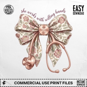 Könnte beinhalten: Digitales Design mit einem roségoldenen Stethoskop und einer Schleife mit floralem Muster. Der Text lautet "she works with willing hands" und "Proverbs 31:13". Das Design ist für kommerzielle Druckdateien bestimmt.