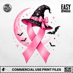 Peut inclure: Un design graphique numérique représentant un ruban de sensibilisation rose surmonté d'un chapeau de sorcière noir orné d'étoiles roses et d'un nœud rose. Un croissant de lune rose et des chauves-souris noires entourent le ruban avec des étoiles.