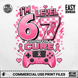 Peut inclure: Un design graphique numérique avec le texte I'M LEVEL 67 FIGHTING FOR A CURE en rose et noir. Le visuel comprend un grand nombre 67 rose avec un ruban de sensibilisation rose, des cœurs pixelisés, des éclairs et une manette de jeu rose.
