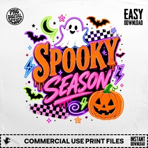Puede incluir: Un diseño gráfico digital con el texto SPOOKY SEASON en letras estilo neón naranja y rosa. El diseño incluye un fantasma blanco, una calabaza naranja, murciélagos negros, una luna creciente verde, rayos y patrones de cuadros.