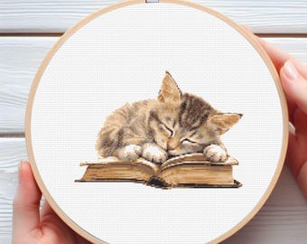 Kreuzstichmuster Katze und Buch - Herunterladbares Gedrucktes Digital- Buchliebhaber Cozy Design PDF