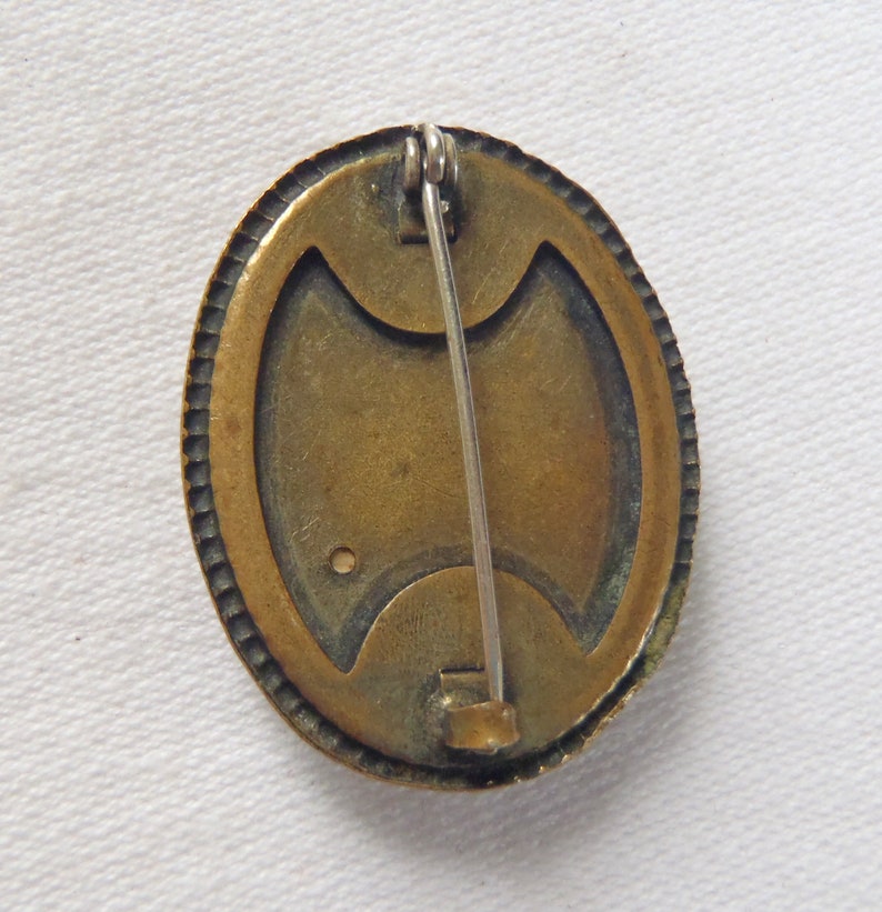 Vintage Victorian Reverse Carved Brooch Intaglio Bunch of Grapes