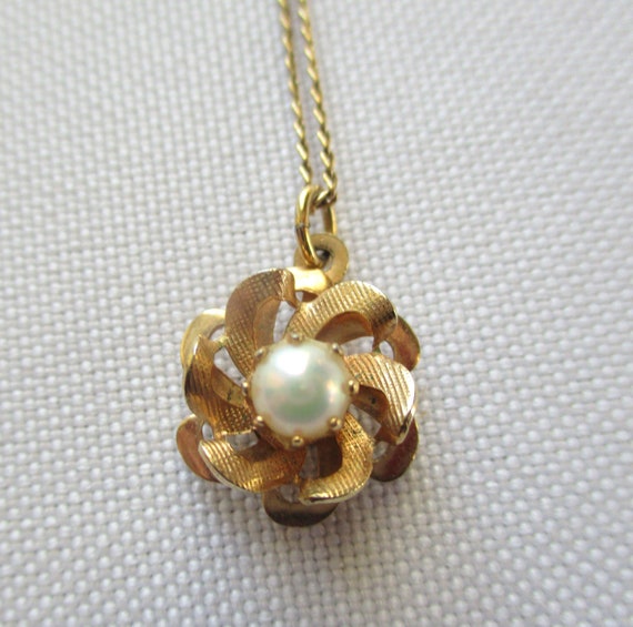 Vintage Amco Gold Filled Pearl Flower Pendant Nec… - image 3