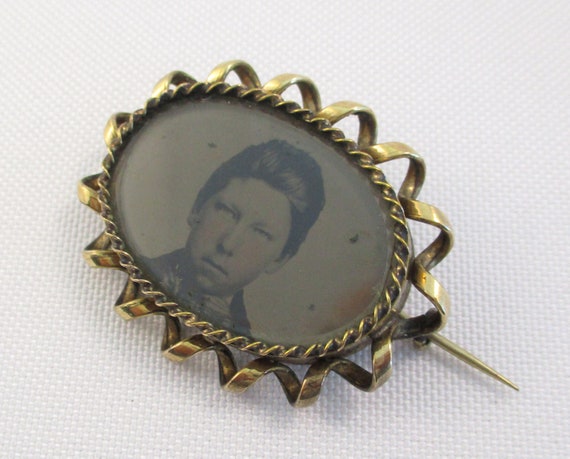 Vintage Victorian Double Sided Photo Brooch - image 1