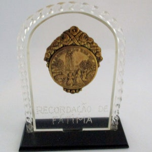 Vintage Plastic Recordacao De Fatima Souvenir Tabletop Shrine