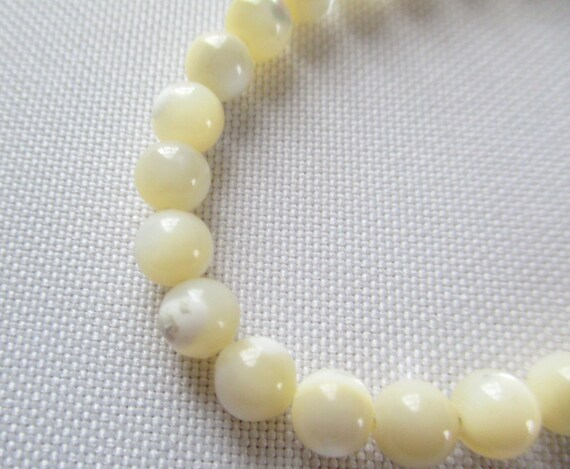 Vintage Mother of Pearl Bead Necklace 18" Long - image 3