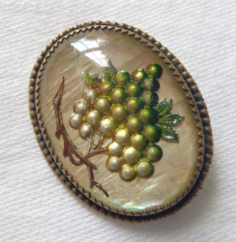 Vintage Victorian Reverse Carved Brooch Intaglio Bunch of Grapes